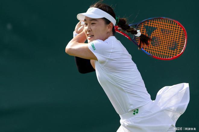 中国队教练压力巨大！，阿扎伦卡遭遇三持续失利全场沸腾不已的简单介绍